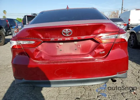 2020 Toyota Camry Le z USA, uszkodzony, nr VIN 4T1C11AK7LU333031